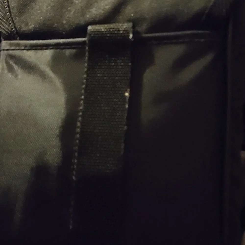 In Focus camera bag w strap carrier
